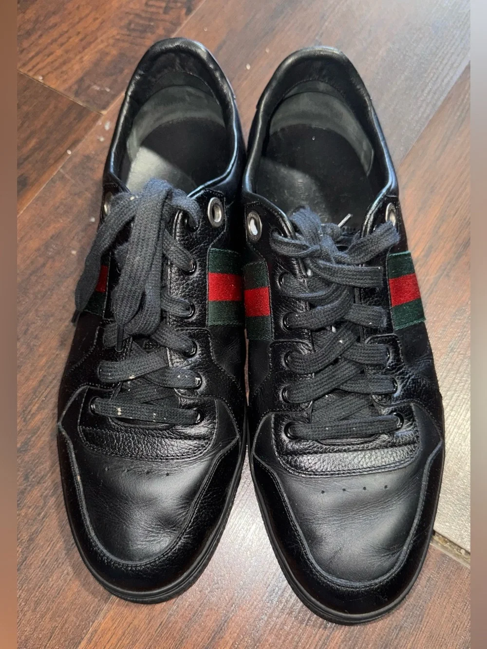 Gucci Black Leather Web Low Top Sneakers with Red and Green
